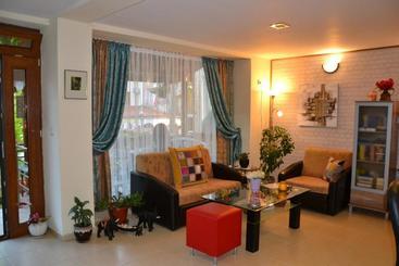 פנסיון Nirvana Guest House