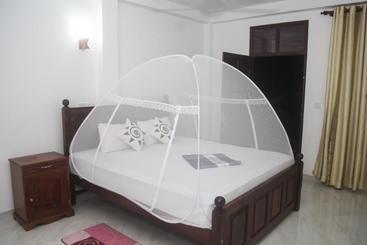 پانسیون Villa De White Sambur