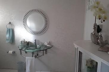 پانسیون Ronique's Guest House
