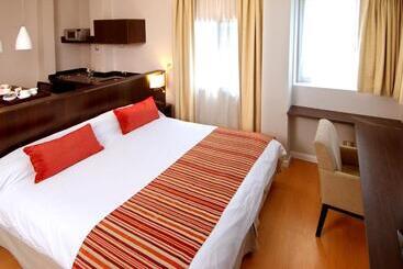 アパートホテル Plaza Suites Campana