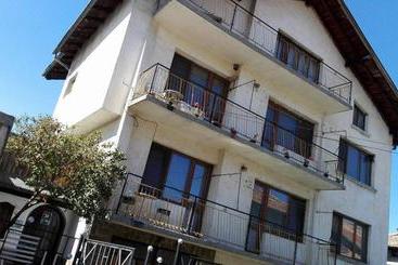 پانسیون Tsvetkovi Guest House