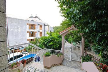 پانسیون Villa Nena