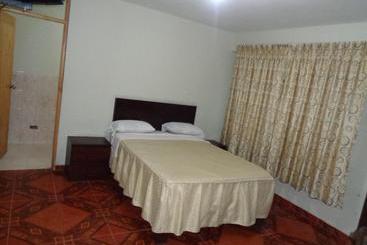 هاستل Antares Inn