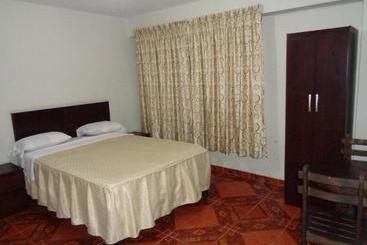 هاستل Antares Inn