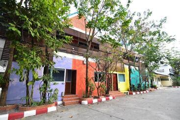 הוסטל Rak Kun Resort 2