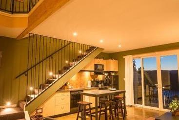 پانسیون Crooked Tree Guest Suites