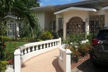 پانسیون Kingston Studio Apartment