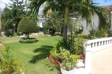 پانسیون Kingston Studio Apartment