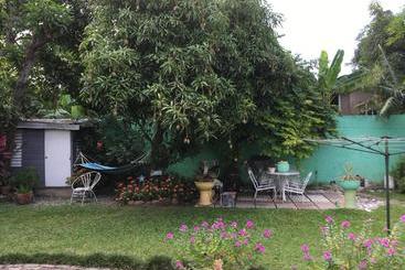 پانسیون Kingston Studio Apartment