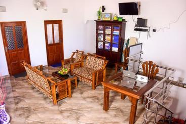 پانسیون Channa Villa & Tours