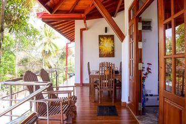 پانسیون Channa Villa & Tours