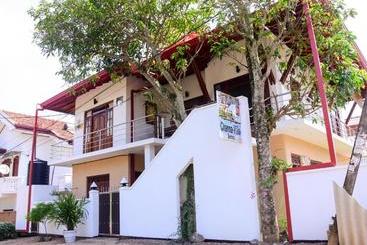 پانسیون Channa Villa & Tours