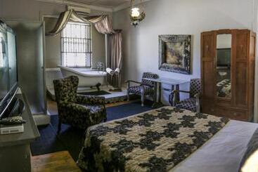 بنسيون The Green Acorn Guest House