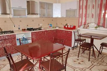 هاستل Guest House Naazove