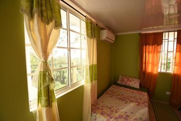 هاستل Marcia`s Place