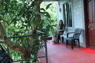 هاستل Periyar Green Bed & Breakfast