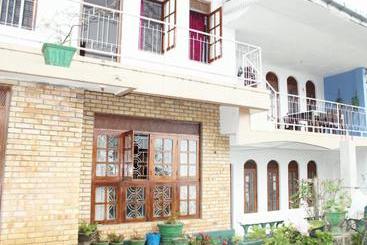 پانسیون Farah Guest Inn