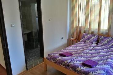 پانسیون Guest House Zora