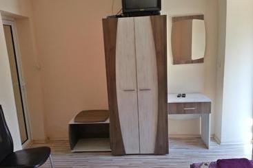 پانسیون Guest House Zora