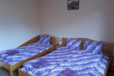 پانسیون Guest House Zora