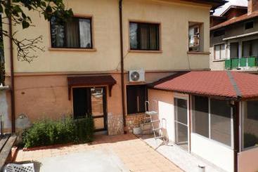 پانسیون Guest House Zora