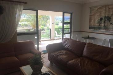 پانسیون Oewerpalms View
