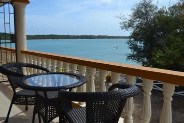 پانسیون Buccoo Reef View