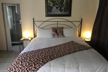 پانسیون Elephant Lodge Guesthouse