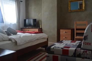 پانسیون Guest House Zavicaj Pale