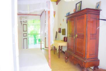 پانسیون Shammie Guest House