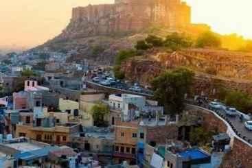 پانسیون Tanu S Homestay