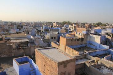 پانسیون Tanu S Homestay
