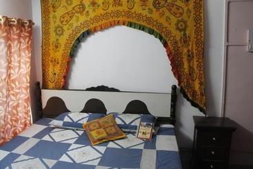 پانسیون Tanu S Homestay