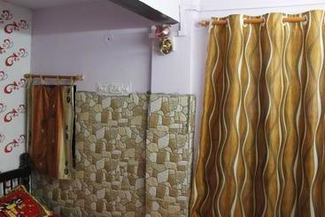 پانسیون Tanu S Homestay