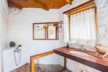 استراحتگاه Bara Bungalow Gethia, Nainital  A Rosakue Collection