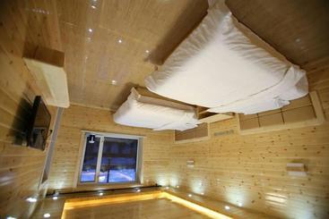 هتل Jinguan Renjia Farm Stay