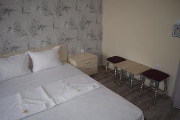 پانسیون Guest House Gloria