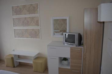 پانسیون Guest House Gloria