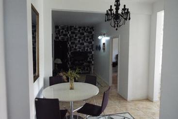 پانسیون Little Savoy Guest House
