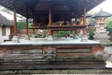 פנסיון Suryadina Guest House