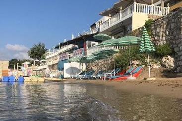 Seaside Apart