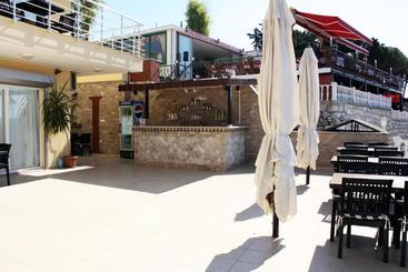 Seaside Apart