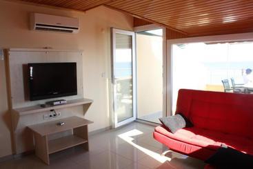 Seaside Apart