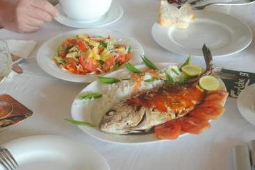 Hostel Lily Restaurant And Inn