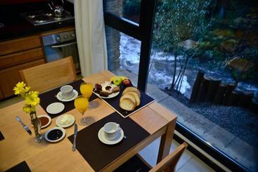 El Oasis Apart