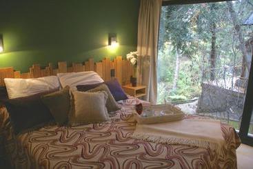 El Oasis Apart