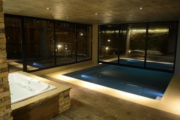 El Oasis Apart