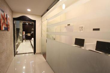 Terhal Hotel Suites