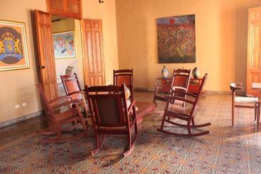 هاستل Backpackers Inn