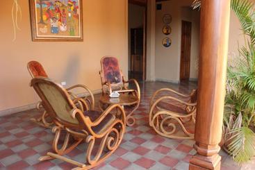 هاستل Backpackers Inn
